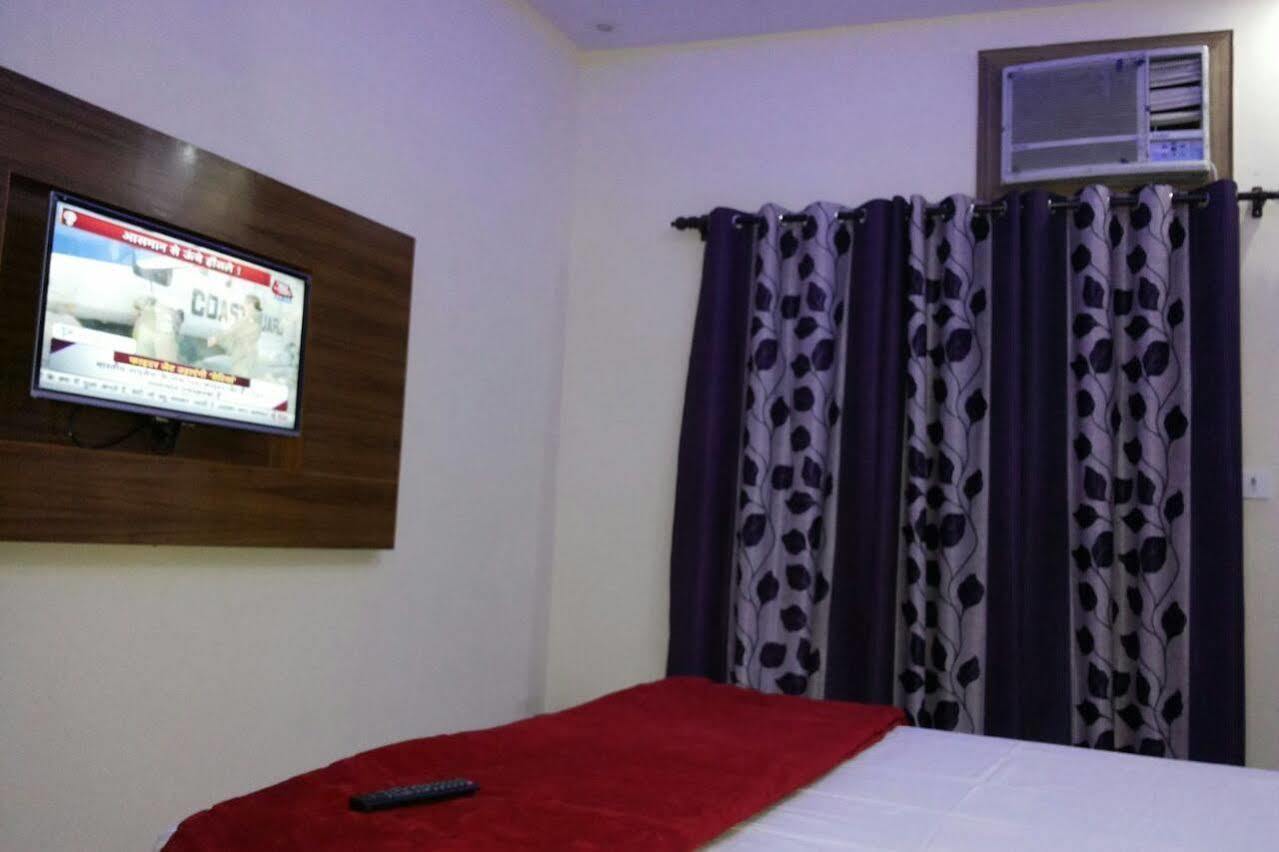 Oyo 26602 Hotel Shubham Дехрадун Экстерьер фото